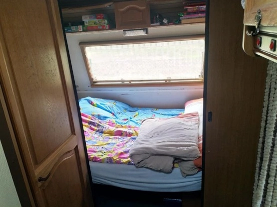                         Przyczepa kempingowa z miejscem nad jeziorem Lubikowskim - zdjęcie 3
                        