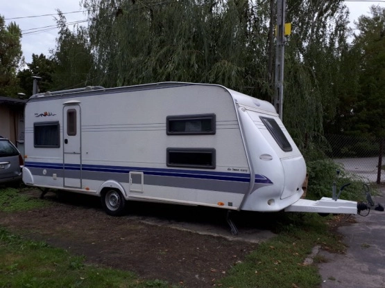                        Przyczepa kempingowa Hobby 540 UK DeLuxe Easy z przedsionkiem. 2005 r. - zdjęcie 1
                        