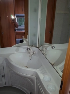                         Przyczepa kempingowa Hobby 540 UK DeLuxe Easy z przedsionkiem. 2005 r. - zdjęcie 4
                        