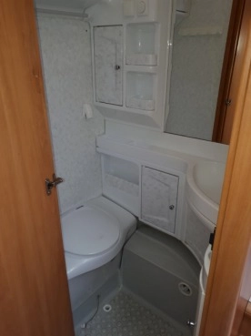                         Przyczepa kempingowa Hobby 540 UK DeLuxe Easy z przedsionkiem. 2005 r. - zdjęcie 7
                        