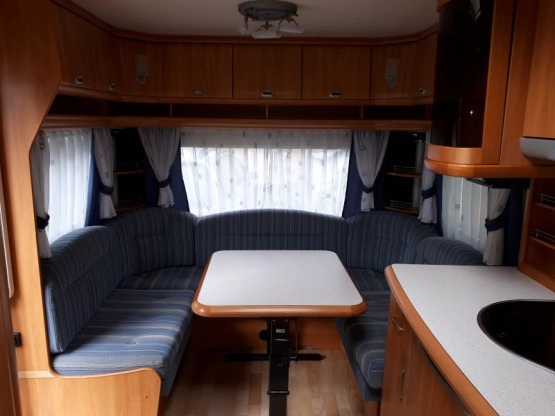                         Przyczepa kempingowa Hobby 540 UK DeLuxe Easy z przedsionkiem. 2005 r. - zdjęcie 8
                        