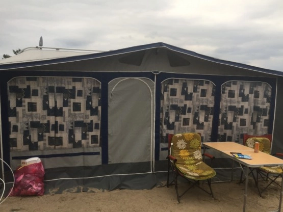                         Przyczepa kempingowa Hobby 540 UK DeLuxe Easy z przedsionkiem. 2005 r. - zdjęcie 9
                        