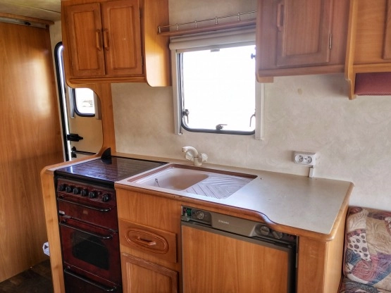                         Przyczepa Avondale Rialto 550-4, 4-osobowa, 2000r, + moto mover!!! - zdjęcie 5
                        