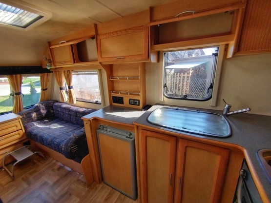                         Elddis Firestorm 472 + przedsionek, 2005r, 2-3osobowa, z łazienką - zdjęcie 5
                        