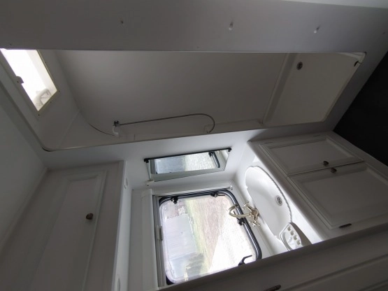                         Bailey Pageant Moselle 2000 + mover, 4/5 osobowa, łazienka, przyczepa - zdjęcie 3
                        