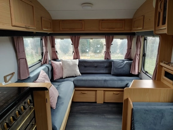                         Bailey Pageant Moselle 2000 + mover, 4/5 osobowa, łazienka, przyczepa - zdjęcie 5
                        