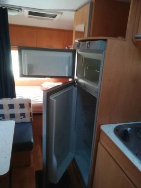                         Sprzedam przyczepę kempingową Sun Roller 2005 + namiot - zdjęcie 10
                        