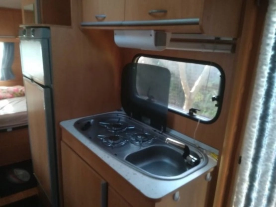                         Sprzedam przyczepę kempingową Sun Roller 2005 + namiot - zdjęcie 12
                        