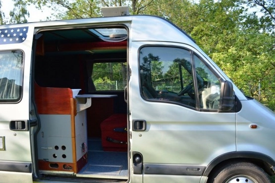                         Kamper Renault Master z baterią słoneczną i prysznicem - zdjęcie 5
                        