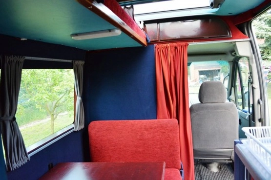                         Kamper Renault Master z baterią słoneczną i prysznicem - zdjęcie 9
                        