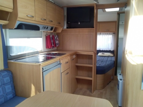                         PRZYCZEPA KEMPINGOWA KNAUS SODWIND 2003 ROK z KLIMATYZACJĄ Salon Polska - zdjęcie 2
                        