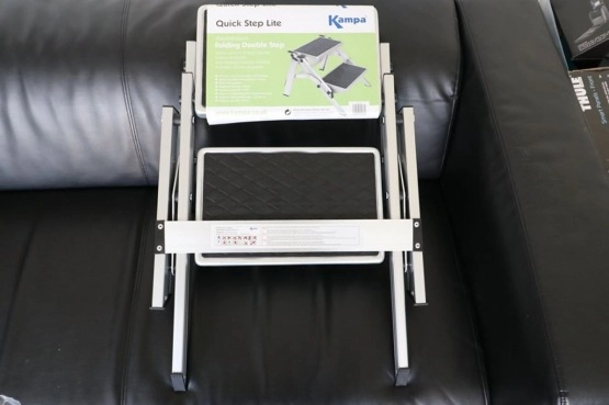                         STOPIEŃ SCHODEK WYJŚCIOWY DO PRZYCZEPY - zdjęcie 3
                        