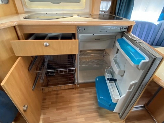                         LMC 520 HTE Z PRZEDSIONKIEM ISABELLA, STAN SALONOWY - zdjęcie 15
                        