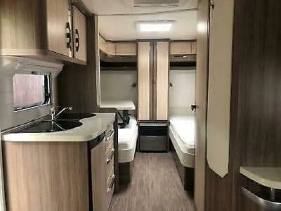                         Przyczepa kempingowa Hobby DeLuxe 460 LU - zdjęcie 1
                        