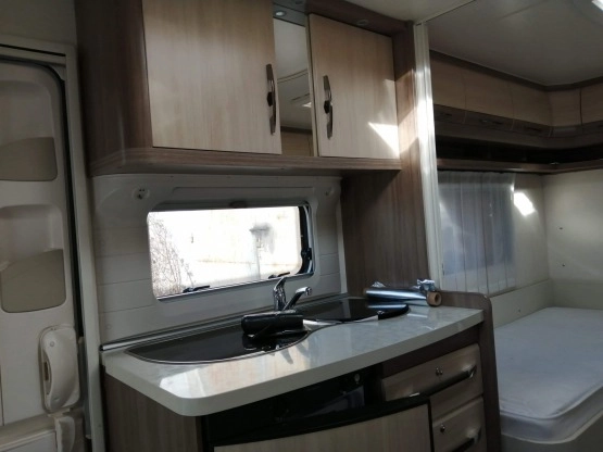                         Przyczepa kempingowa Hobby DeLuxe 460 LU - zdjęcie 9
                        