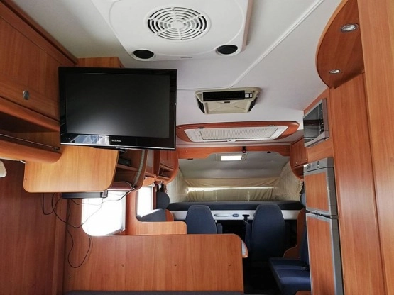                         Kamper Dethleffs GLOBETROTTER I 6501LB rok 2005 na fiacie 2.8 120 km - zdjęcie 2
                        