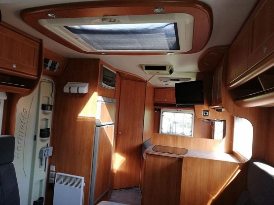                         Kamper Dethleffs GLOBETROTTER I 6501LB rok 2005 na fiacie 2.8 120 km - zdjęcie 6
                        