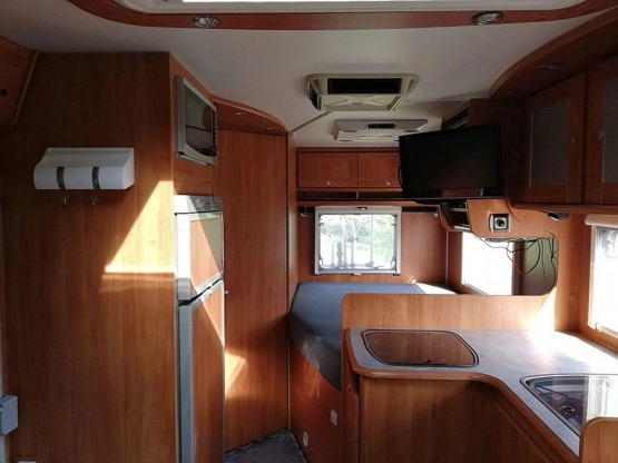                         Kamper Dethleffs GLOBETROTTER I 6501LB rok 2005 na fiacie 2.8 120 km - zdjęcie 9
                        