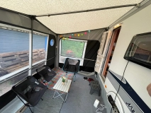                         Przyczepa kempingowa  2013 Hobby De Luxe 420 KB - zdjęcie 3
                        