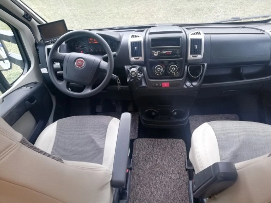                         CAMPER CHAUSSON 747 2016R - zdjęcie 15
                        