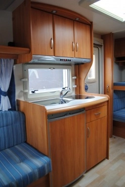                         HOBBY 400 Łóżko piętrowe! Solary! Ogrzewanie! Przedsionek! Stan BDB. - zdjęcie 6
                        