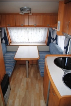                         HOBBY 400 Łóżko piętrowe! Solary! Ogrzewanie! Przedsionek! Stan BDB. - zdjęcie 7
                        