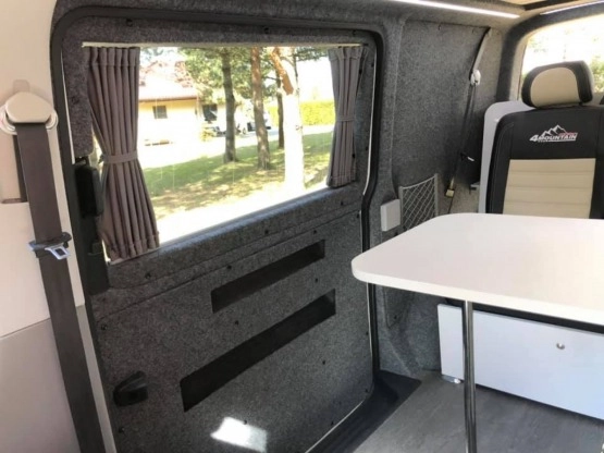                         Camper T5, 5 osób, nowa zabudowa - zdjęcie 3
                        
