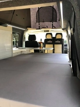                         Camper T5, 5 osób, nowa zabudowa - zdjęcie 7
                        