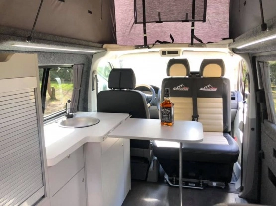                         Camper T5, 5 osób, nowa zabudowa - zdjęcie 8
                        