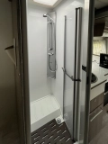                        Camper Mooveo (Pilote) 74 QBH, Pierwszy właściciel. Użytek własny, Dwa Solary, Klima dachowa - zdjęcie 10
                        