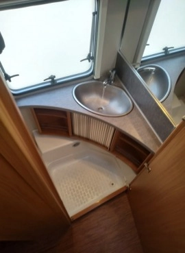                         Przyczepa kempingowa Fendt Saphir z łazienką w świetnym stanie! - zdjęcie 10
                        