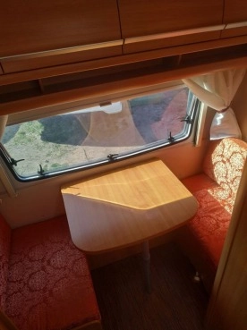                         Przyczepa kempingowa Fendt Saphir z łazienką w świetnym stanie! - zdjęcie 7
                        