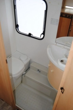                         BURSTNER 480 Zarejestrowana! 6-osobowa. Łóżko piętrowe! WC Ogrzewanie DMC 1200 kg - zdjęcie 7
                        