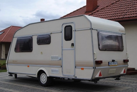                         ELDDIS Sucha! Łóżko piętrowe! Zarejestrowana! Łazienka! Ogrzewanie! DMC 937 kg! - zdjęcie 3
                        