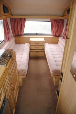                         ELDDIS Sucha! Łóżko piętrowe! Zarejestrowana! Łazienka! Ogrzewanie! DMC 937 kg! - zdjęcie 6
                        