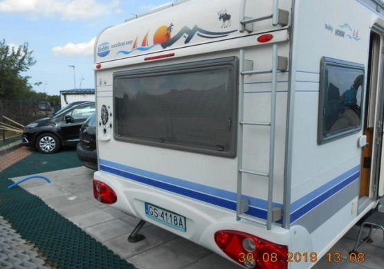                         Sprzedam przyczepę kempingową Hobby Excellent Easy z 2003 r. - zdjęcie 2
                        