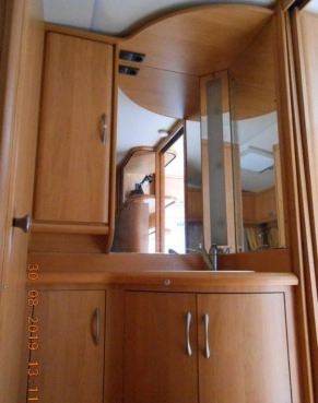                         Sprzedam przyczepę kempingową Hobby Excellent Easy z 2003 r. - zdjęcie 4
                        