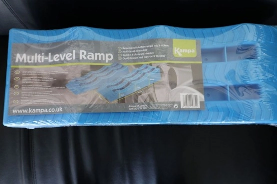                         Kliny najazdowe poziomujące marki Kampa do kampera, przyczepy kempingowej - zdjęcie 1
                        