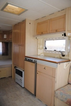                         HOMECAR Zarejestrowana Zadbana! WC! Ogrzewanie! Przedsionek! DMC 1300 kg - zdjęcie 5
                        