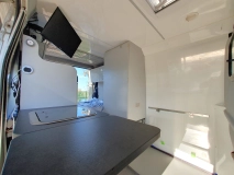                         Kampervan zbudowany na bazie Peugeota Boxera - zdjęcie 14
                        