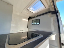                         Kampervan zbudowany na bazie Peugeota Boxera - zdjęcie 13
                        