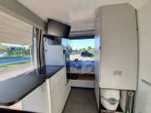                         Kampervan zbudowany na bazie Peugeota Boxera - zdjęcie 12
                        