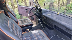                         Volkswagen T3 kultowy - zdjęcie 11
                        