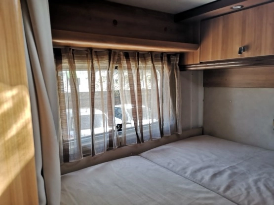                         Kamper Hymer C614 STAR EDITION 2010 ROK, alkowa, STAN BARDZO DOBRY, 4 osobowy - zdjęcie 14
                        