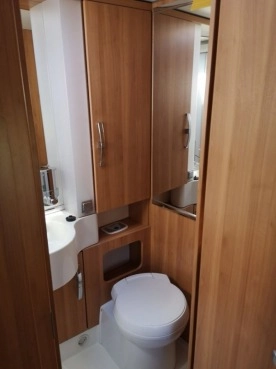                         Kamper Hymer C614 STAR EDITION 2010 ROK, alkowa, STAN BARDZO DOBRY, 4 osobowy - zdjęcie 22
                        