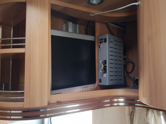                         Kamper Hymer C614 STAR EDITION 2010 ROK, alkowa, STAN BARDZO DOBRY, 4 osobowy - zdjęcie 25
                        