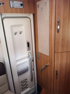                         Kamper Hymer C614 STAR EDITION 2010 ROK, alkowa, STAN BARDZO DOBRY, 4 osobowy - zdjęcie 27
                        