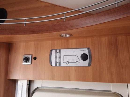                         Kamper Hymer C614 STAR EDITION 2010 ROK, alkowa, STAN BARDZO DOBRY, 4 osobowy - zdjęcie 28
                        