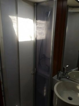                         Kamper Hymer C614 STAR EDITION 2010 ROK, alkowa, STAN BARDZO DOBRY, 4 osobowy - zdjęcie 4
                        