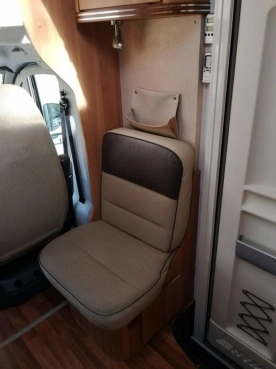                         Kamper Hymer C614 STAR EDITION 2010 ROK, alkowa, STAN BARDZO DOBRY, 4 osobowy - zdjęcie 5
                        